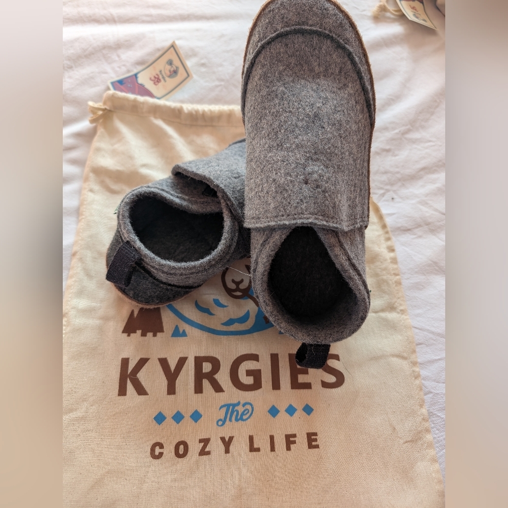 Kyrgies Tengries Wool Slippers - Size 38